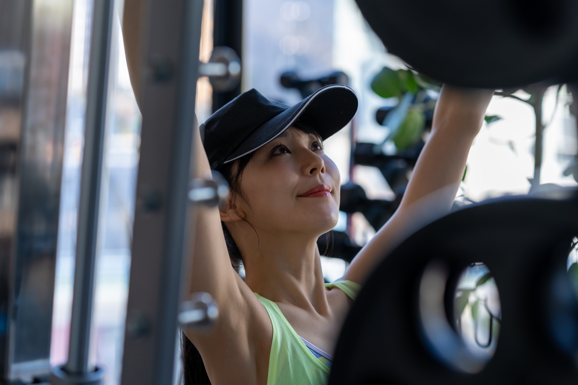 トレーニングする女性